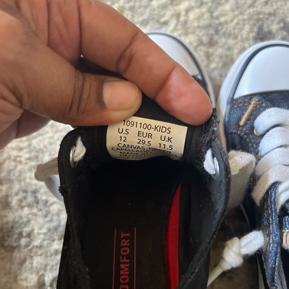 Youth size 12 mix and match Levi shoes - Picture 5 of 7